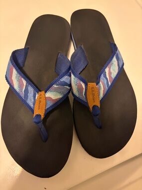 Women L.L. Bean Blue Flip Flops, size 10